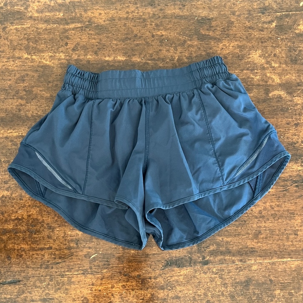 Lululemon Hotty Hot Short II *2.5"